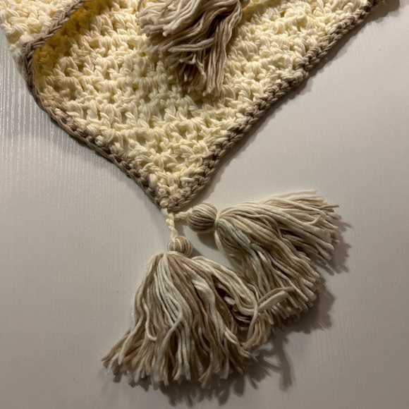 NWT Free People crochet knit ivory shawl wrap tassel - Picture 4 of 7